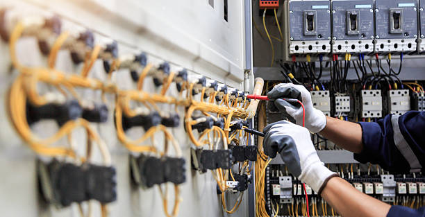 Professional Electrician technician working in Maud, TX